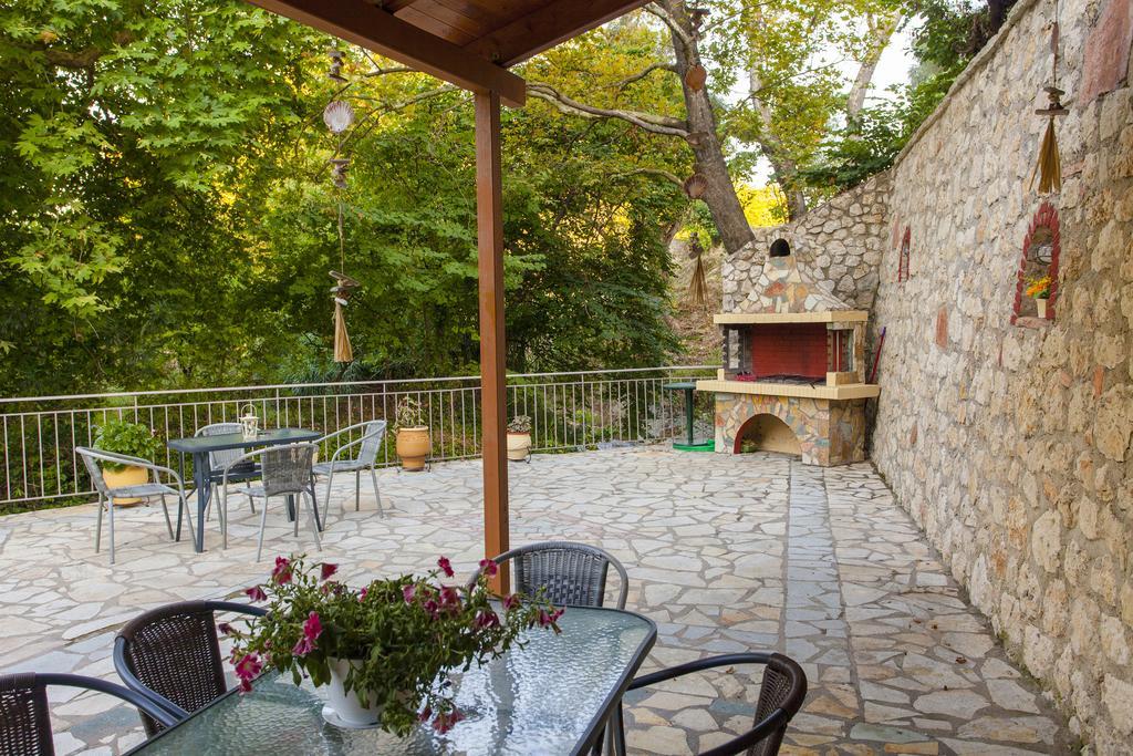 Dallas Valtos Studios Parga