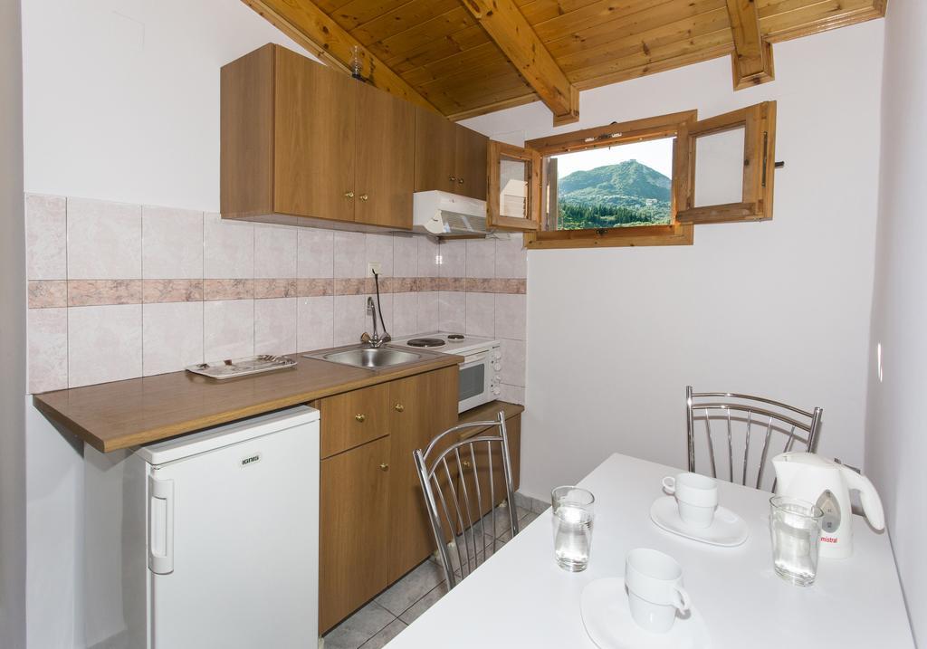 Dallas Valtos Studios Parga