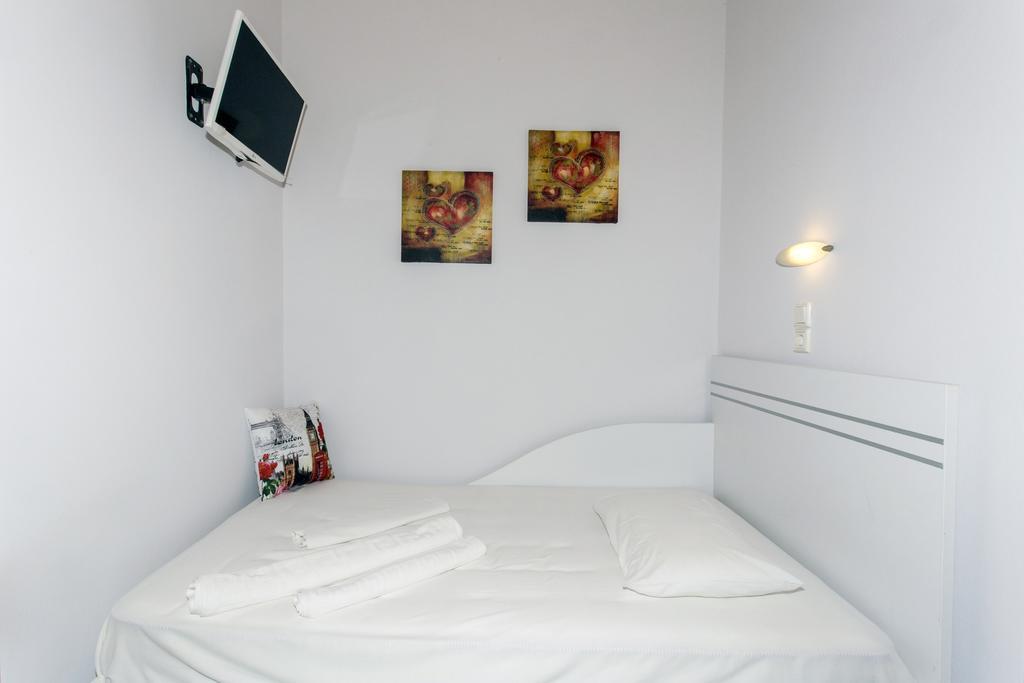 Dallas Valtos Studios * Parga
